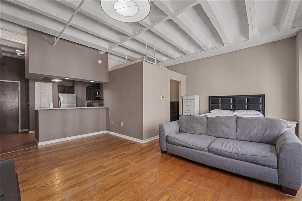 1 bedroom, 1 bathroom, 586 sq ft condominium for sale at 32 Peachtree Street 1405, Atlanta, GA 30303 — photo 4