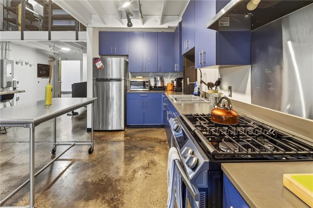 1 bedroom, 1 bathroom, 2,069 sq ft condominium for sale at 887 W Marietta Street S105, Atlanta, GA 30318 — photo 7