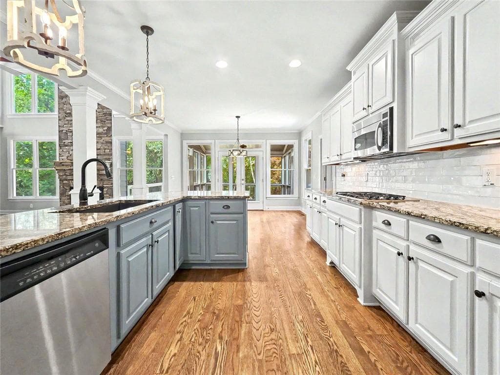 6 bedroom, 5 bathroom, 4,970 sq ft single family residence for sale at 5124 Millwood Drive, Canton, GA 30114 — photo 9