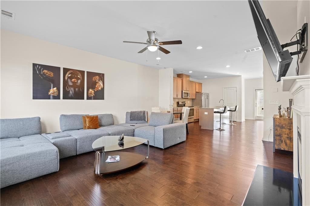 2 bedroom, 3 bathroom, 1,344 sq ft townhouse for rent at 887 Ambient Way, Atlanta, GA 30331 for $2,250 a month — photo 5
