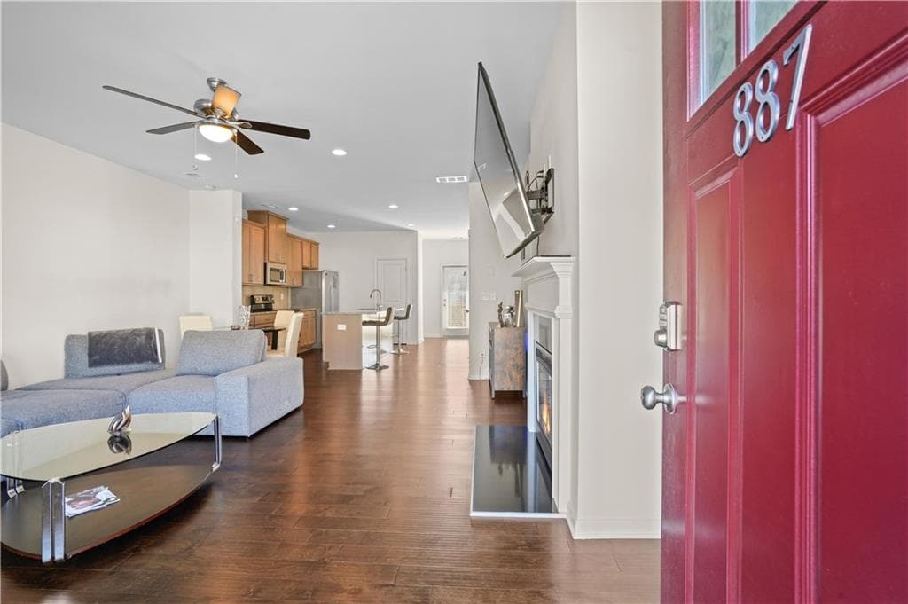 2 bedroom, 3 bathroom, 1,344 sq ft townhouse for rent at 887 Ambient Way, Atlanta, GA 30331 for $2,250 a month — photo 6