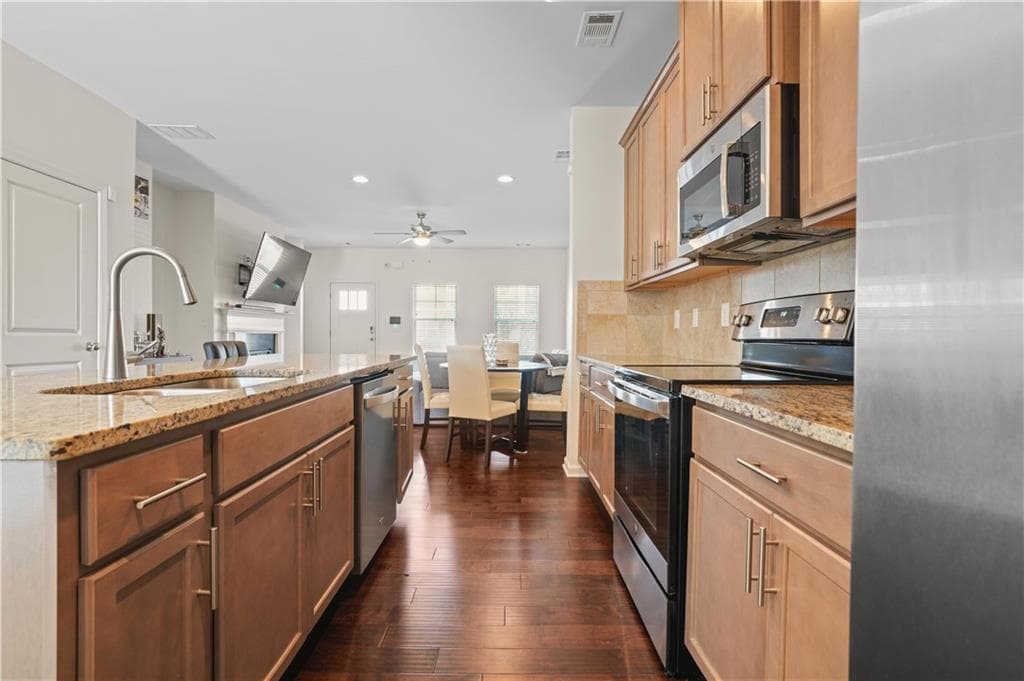 2 bedroom, 3 bathroom, 1,344 sq ft townhouse for rent at 887 Ambient Way, Atlanta, GA 30331 for $2,250 a month — photo 3