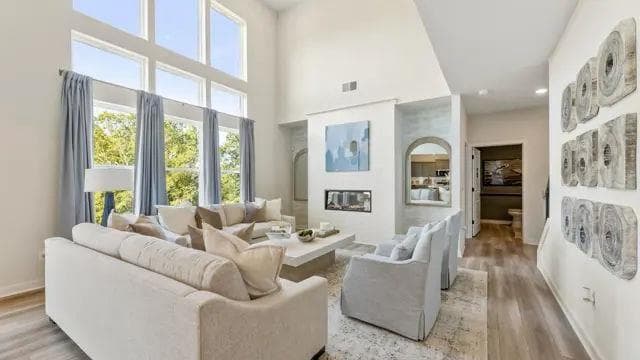 5 bedroom, 3 bathroom, 2,987 sq ft single family residence under contract at 5594 Rosehall Place, Atlanta, GA 30349 — photo 3