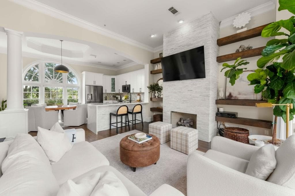 2 bedroom, 3 bathroom, 1,910 sq ft townhouse under contract at 3541 Roswell Road 9, Atlanta, GA 30305 — photo 2