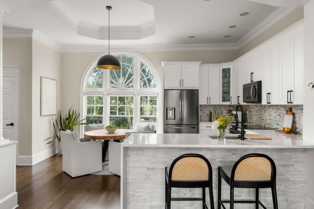 2 bedroom, 3 bathroom, 1,910 sq ft townhouse under contract at 3541 Roswell Road 9, Atlanta, GA 30305 — photo 3