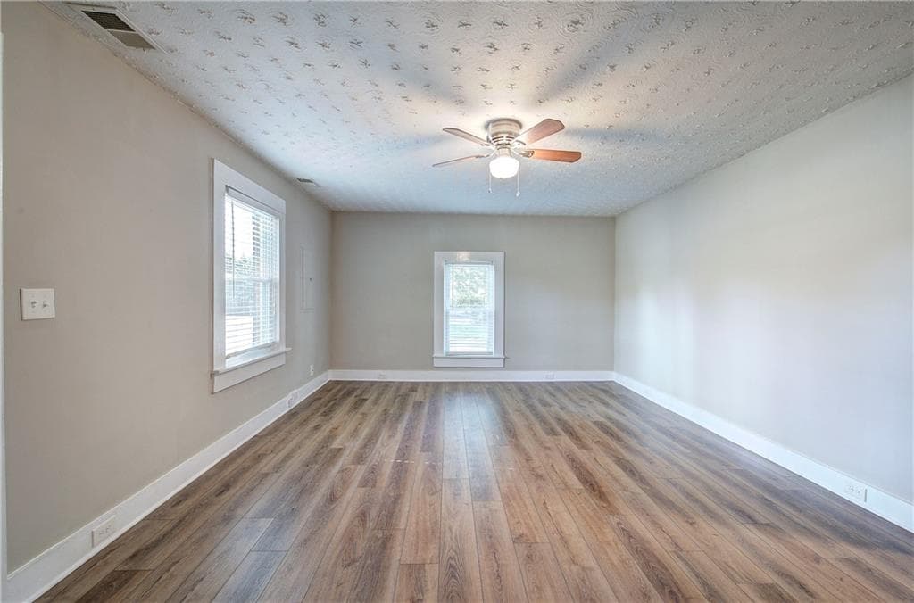 3 bedroom, 2 bathroom, 1,062 sq ft single family residence for sale at 319 S Bartow Street, Cartersville, GA 30120 — photo 4