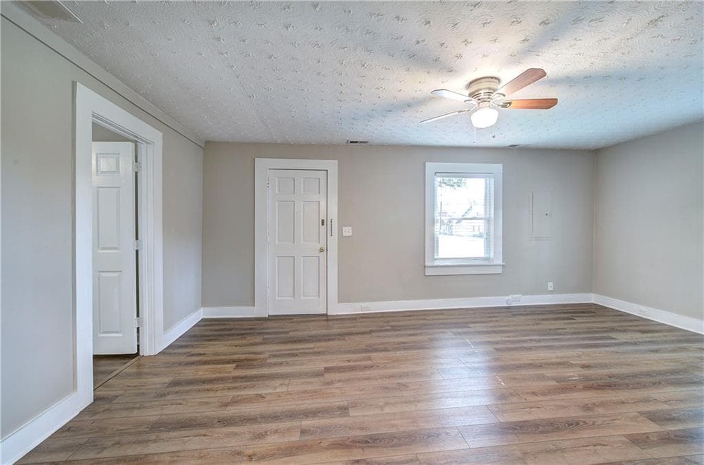 3 bedroom, 2 bathroom, 1,062 sq ft single family residence for sale at 319 S Bartow Street, Cartersville, GA 30120 — photo 5