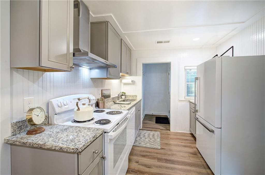 3 bedroom, 2 bathroom, 1,062 sq ft single family residence for sale at 319 S Bartow Street, Cartersville, GA 30120 — photo 6