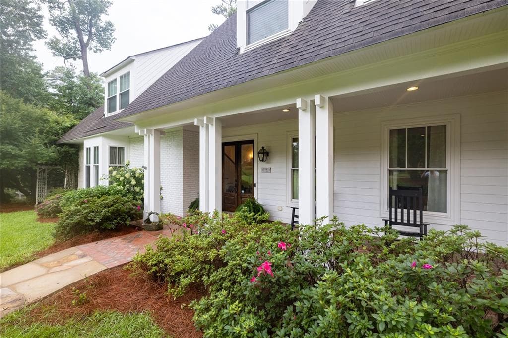 6 bedroom, 6 bathroom, 5,586 sq ft single family residence under contract at 2804 Margaret Mitchell Drive, Atlanta, GA 30327 — photo 3