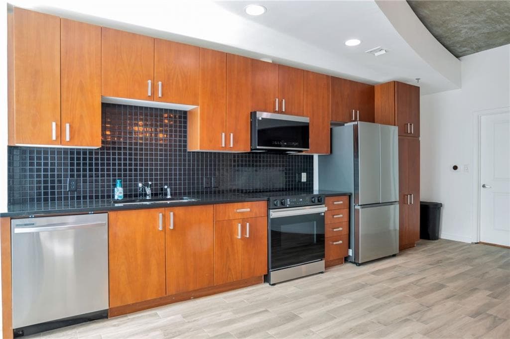 1 bedroom, 1 bathroom, 768 sq ft condominium for sale at 943 Peachtree Street 1304, Atlanta, GA 30309 — photo 2