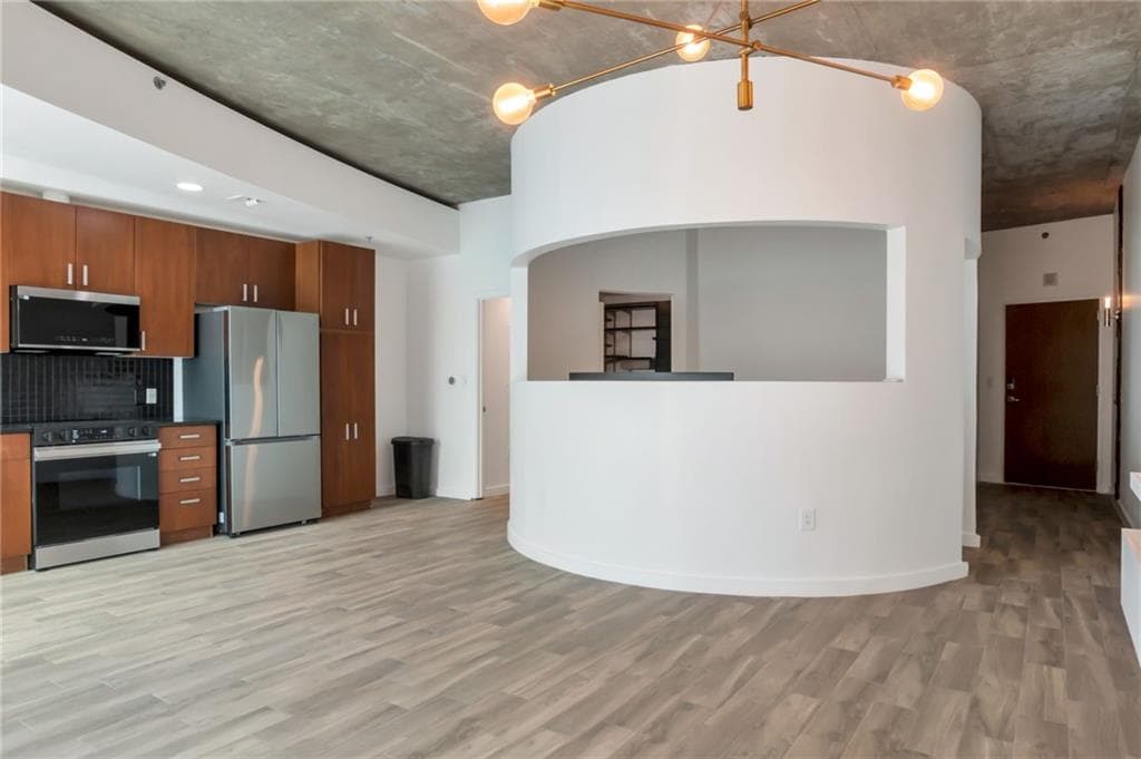 1 bedroom, 1 bathroom, 768 sq ft condominium for sale at 943 Peachtree Street 1304, Atlanta, GA 30309 — photo 4