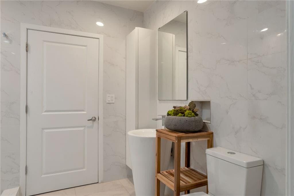 1 bedroom, 1 bathroom, 768 sq ft condominium for sale at 943 Peachtree Street 1304, Atlanta, GA 30309 — photo 9