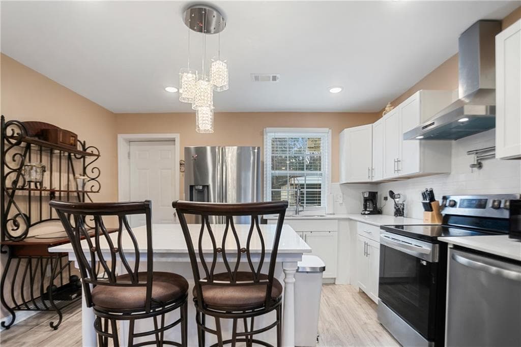 2 bedroom, 2 bathroom, 864 sq ft single family residence for sale at 142 Hutton Place, Atlanta, GA 30318 — photo 3