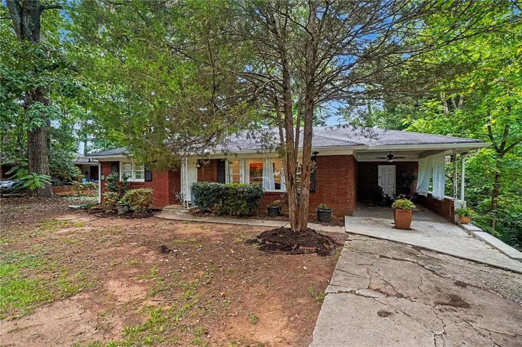 3 bedroom, 2 bathroom, 1,140 sq ft single family residence for sale at 1657 Mcclelland Avenue, East Point, GA 30344 — photo 3