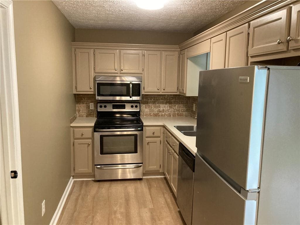3 bedroom, 2 bathroom, 1,052 sq ft single family residence for rent at 6110 Lakeside Court, Gainesville, GA 30506 for $1,700 a month — photo 4
