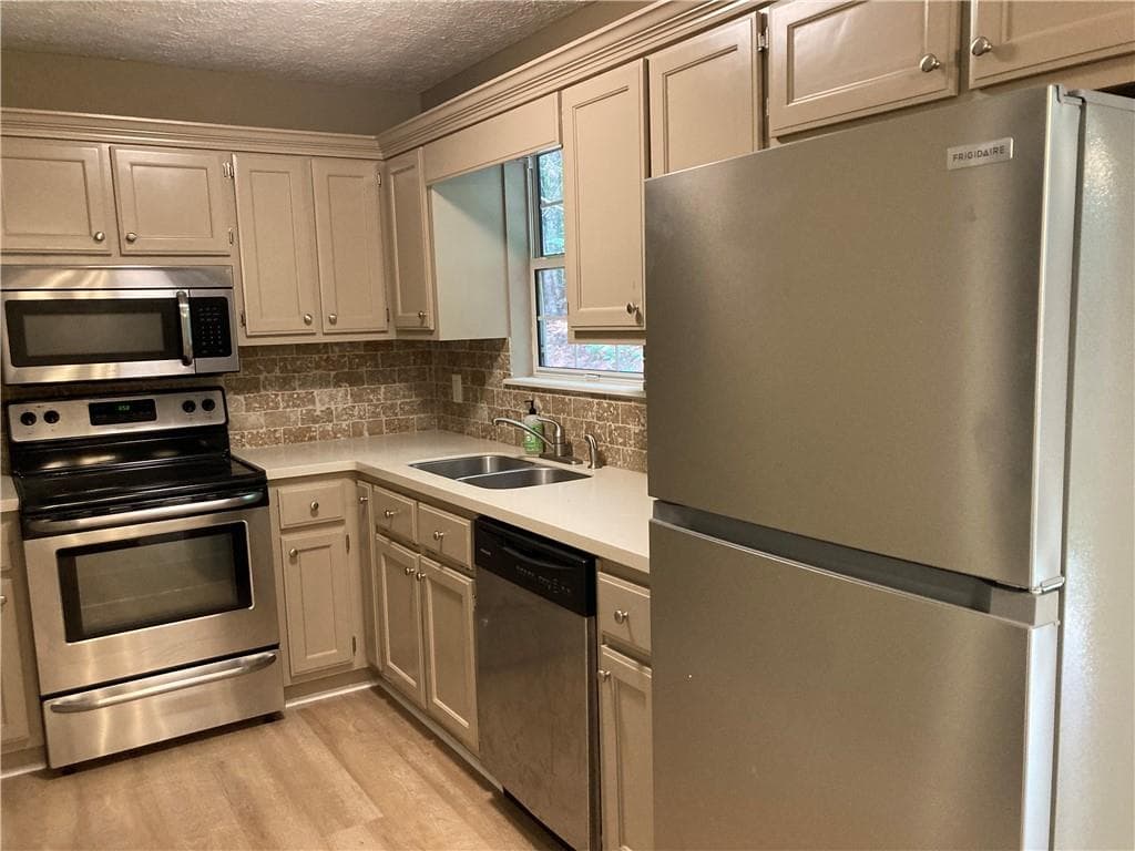 3 bedroom, 2 bathroom, 1,052 sq ft single family residence for rent at 6110 Lakeside Court, Gainesville, GA 30506 for $1,700 a month — photo 6
