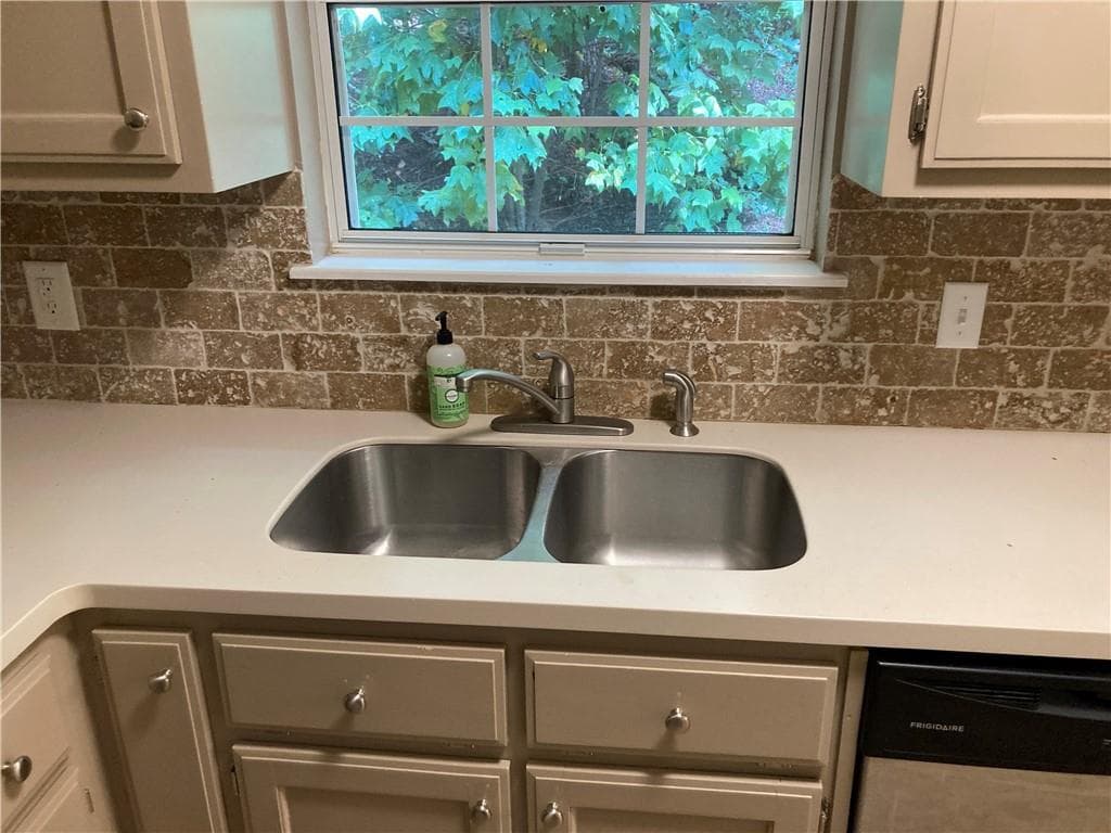 3 bedroom, 2 bathroom, 1,052 sq ft single family residence for rent at 6110 Lakeside Court, Gainesville, GA 30506 for $1,700 a month — photo 7
