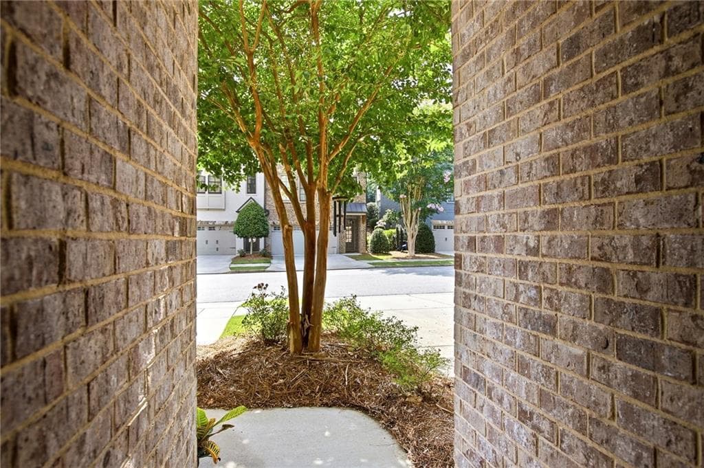 4 bedroom, 4 bathroom, 2,516 sq ft townhouse for sale at 2538 Skyland Drive, Atlanta, GA 30319 — photo 3