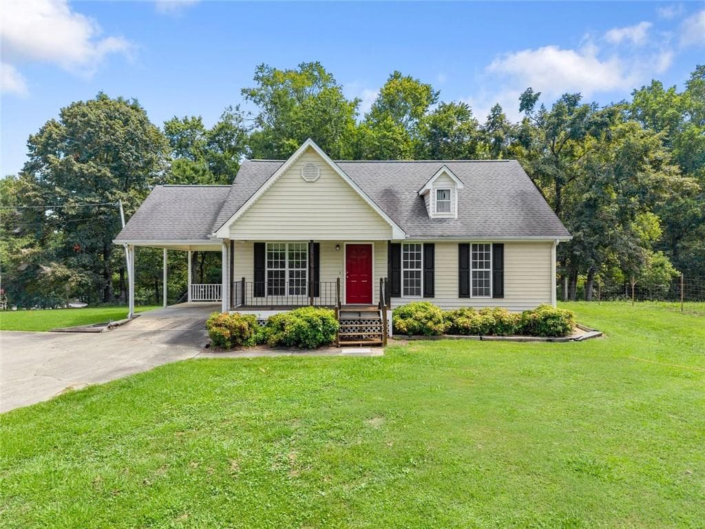 2 bedroom, 2 bathroom, 1,080 sq ft single family residence for sale at 5740 Thompson Bridge Road, Murrayville, GA 30564