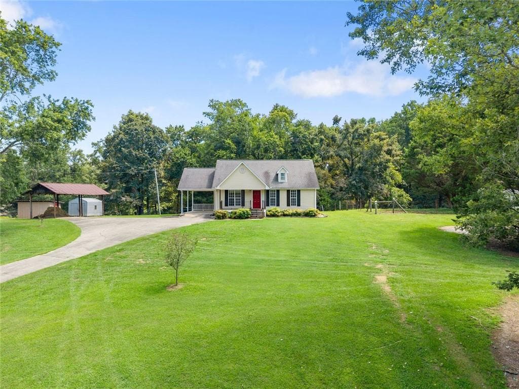2 bedroom, 2 bathroom, 1,080 sq ft single family residence for sale at 5740 Thompson Bridge Road, Murrayville, GA 30564 — photo 2