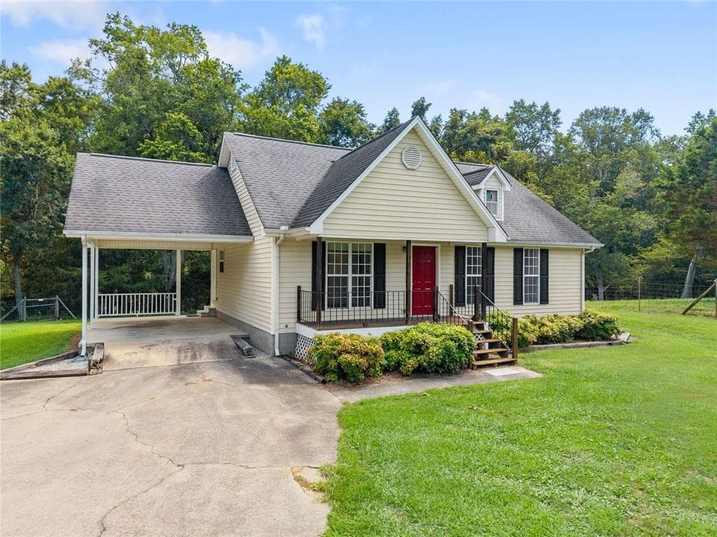 2 bedroom, 2 bathroom, 1,080 sq ft single family residence for sale at 5740 Thompson Bridge Road, Murrayville, GA 30564 — photo 3