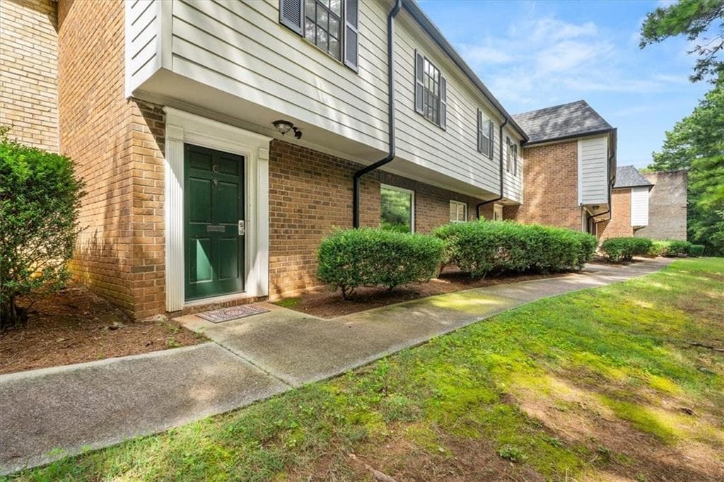 2 bedroom, 3 bathroom, 1,392 sq ft townhouse for rent at 360 Winding River Drive C, Atlanta, GA 30350 for $1,770 a month — photo 1 of 19