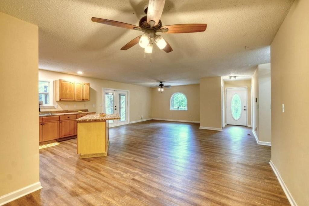2 bedroom, 2 bathroom, 2,110 sq ft single family residence for sale at 553 Grayce Lane, Hiawassee, GA 30546 — photo 3