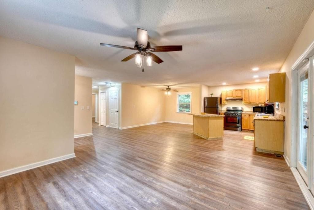 2 bedroom, 2 bathroom, 2,110 sq ft single family residence for sale at 553 Grayce Lane, Hiawassee, GA 30546 — photo 4