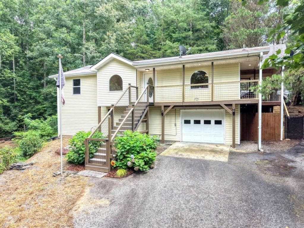 2 bedroom, 2 bathroom, 2,110 sq ft single family residence for sale at 553 Grayce Lane, Hiawassee, GA 30546 — photo 5