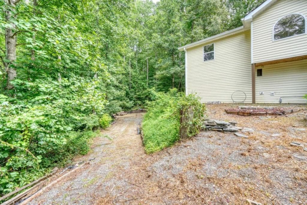 2 bedroom, 2 bathroom, 2,110 sq ft single family residence for sale at 553 Grayce Lane, Hiawassee, GA 30546 — photo 6