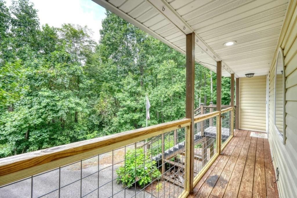 2 bedroom, 2 bathroom, 2,110 sq ft single family residence for sale at 553 Grayce Lane, Hiawassee, GA 30546 — photo 7