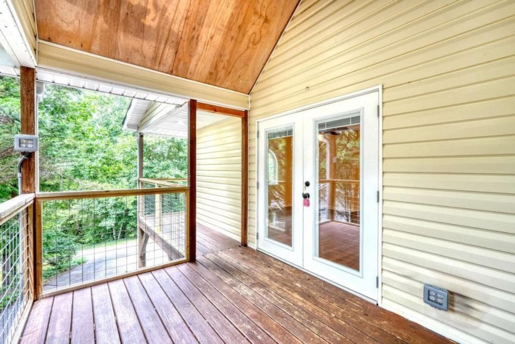 2 bedroom, 2 bathroom, 2,110 sq ft single family residence for sale at 553 Grayce Lane, Hiawassee, GA 30546 — photo 9