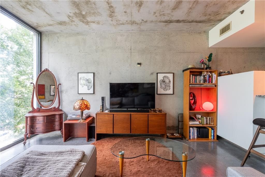 2 bedroom, 1 bathroom, 1,025 sq ft condominium for rent at 480 John Wesley Dobbs Avenue 322, Atlanta, GA 30312 for $2,300 a month — photo 2