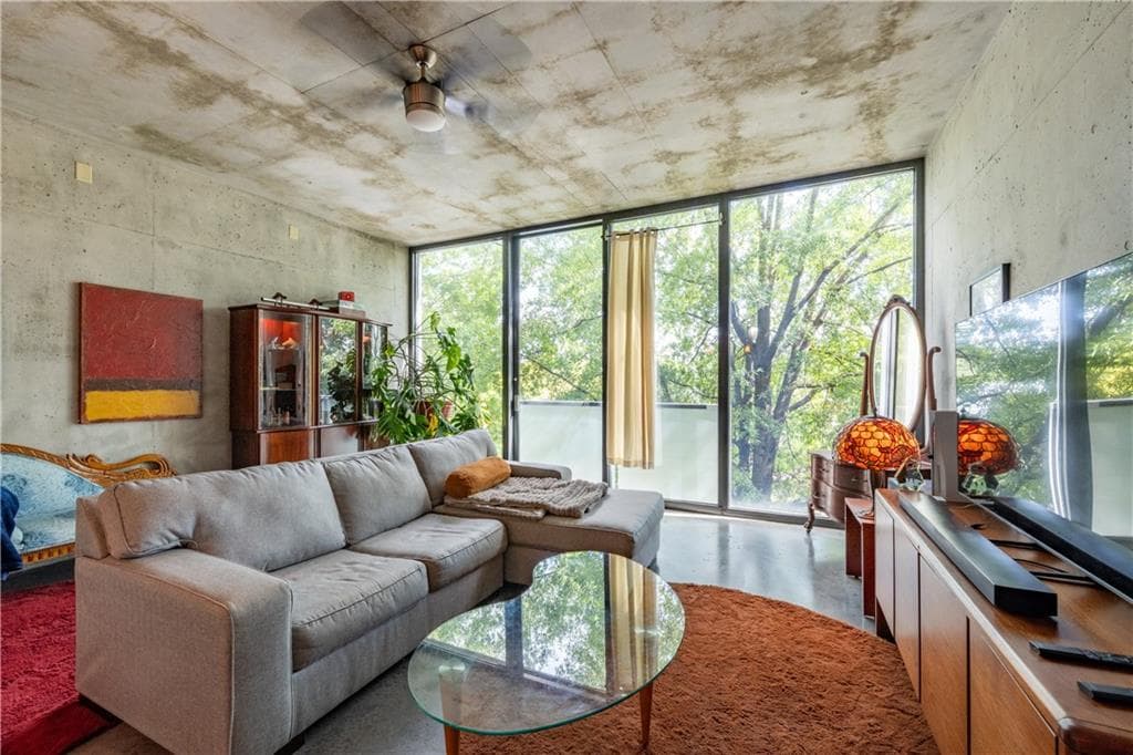 2 bedroom, 1 bathroom, 1,025 sq ft condominium for rent at 480 John Wesley Dobbs Avenue 322, Atlanta, GA 30312 for $2,300 a month — photo 4