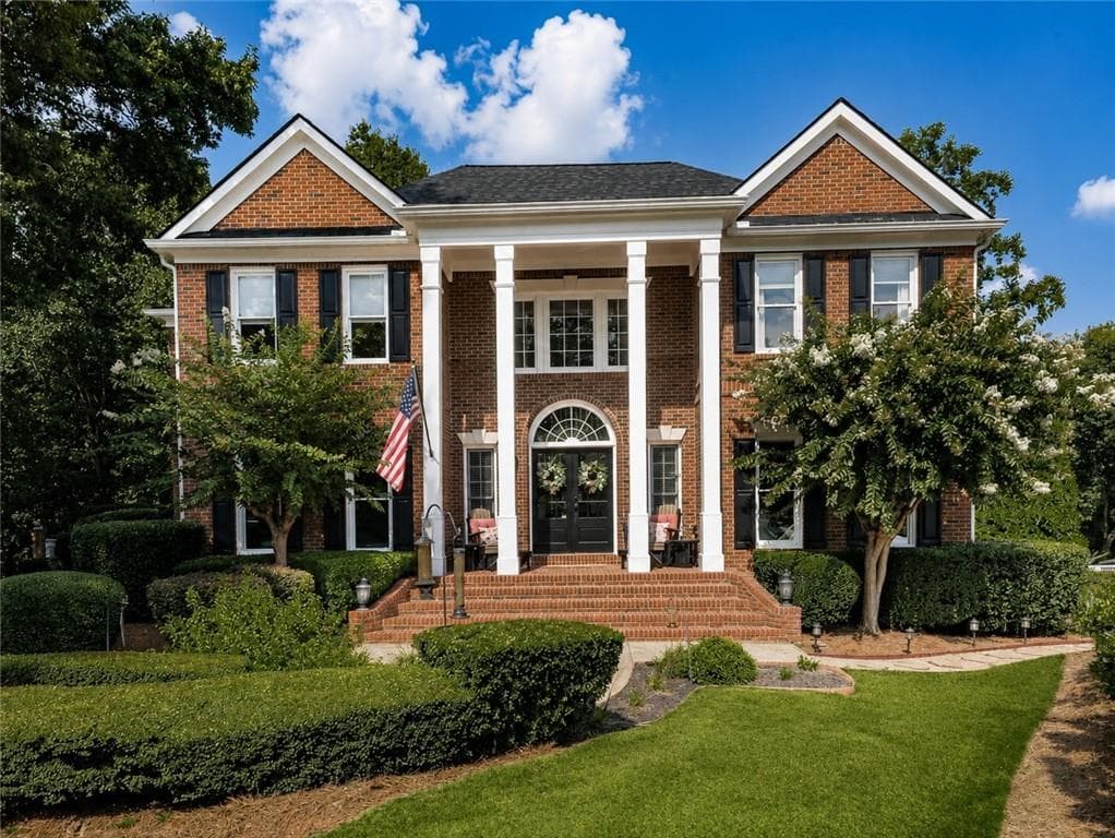 5 bedroom, 5 bathroom, 4,888 sq ft single family residence under contract at 303 Clubview Terrace, Woodstock, GA 30189 — photo 2