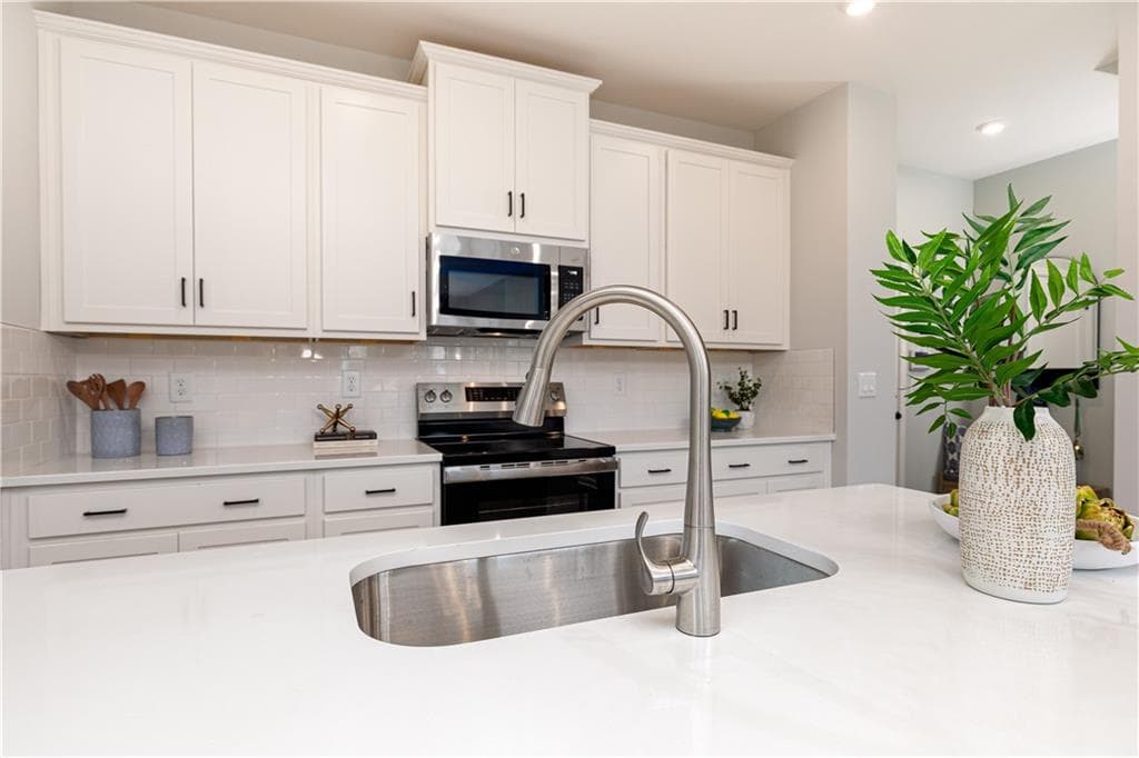 3 bedroom, 3 bathroom, 1,863 sq ft townhouse for sale at 537 Raelyns Way, Loganville, GA 30052 — photo 4