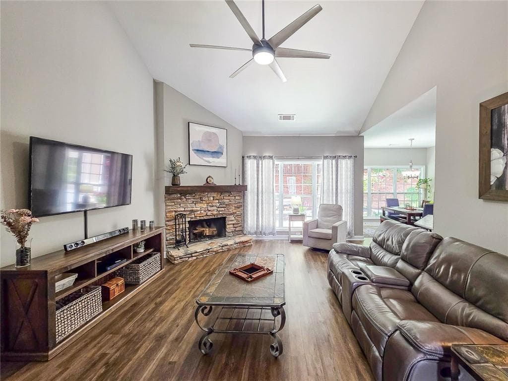 4 bedroom, 3 bathroom, 2,389 sq ft single family residence under contract at 728 Austin Creek Drive, Buford, GA 30518 — photo 2