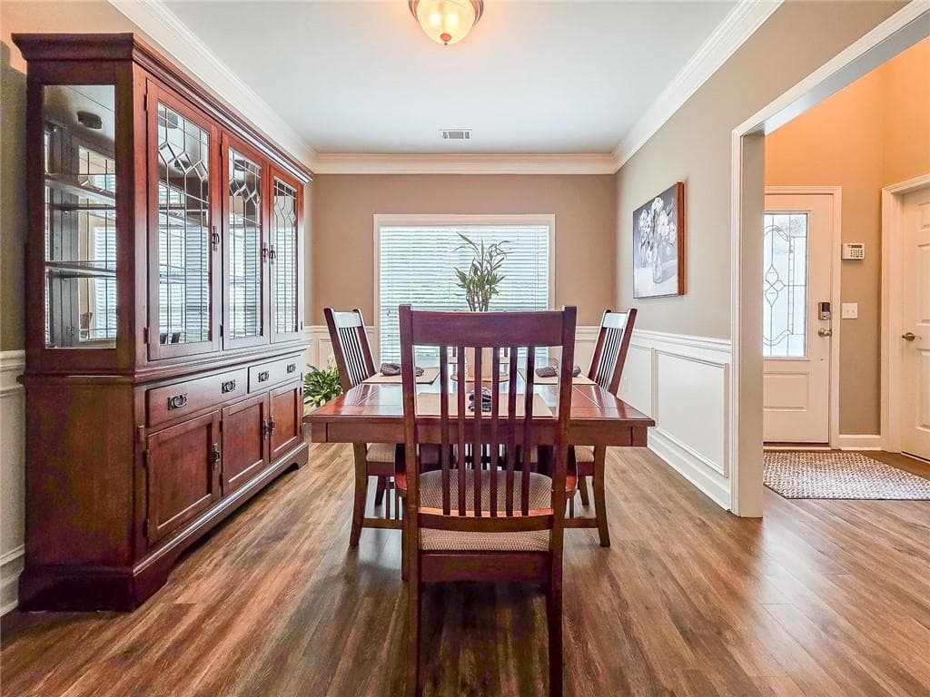 4 bedroom, 3 bathroom, 2,389 sq ft single family residence under contract at 728 Austin Creek Drive, Buford, GA 30518 — photo 5