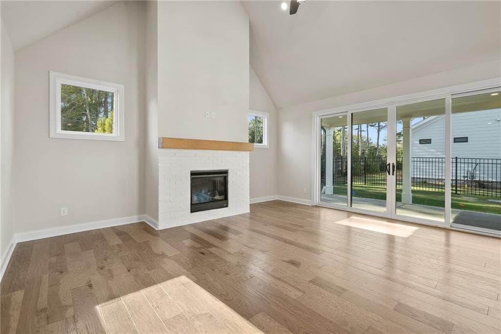 3 bedroom, 3 bathroom, 2,221 sq ft single family residence for sale at 555 Pearl Street, Cumming, GA 30040 — photo 4