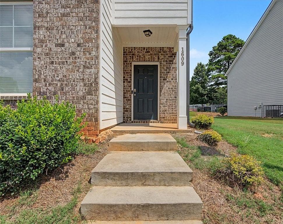 4 bedroom, 3 bathroom, 2,070 sq ft single family residence for sale at 1609 Meadow Crossing, East Point, GA 30344 — photo 3