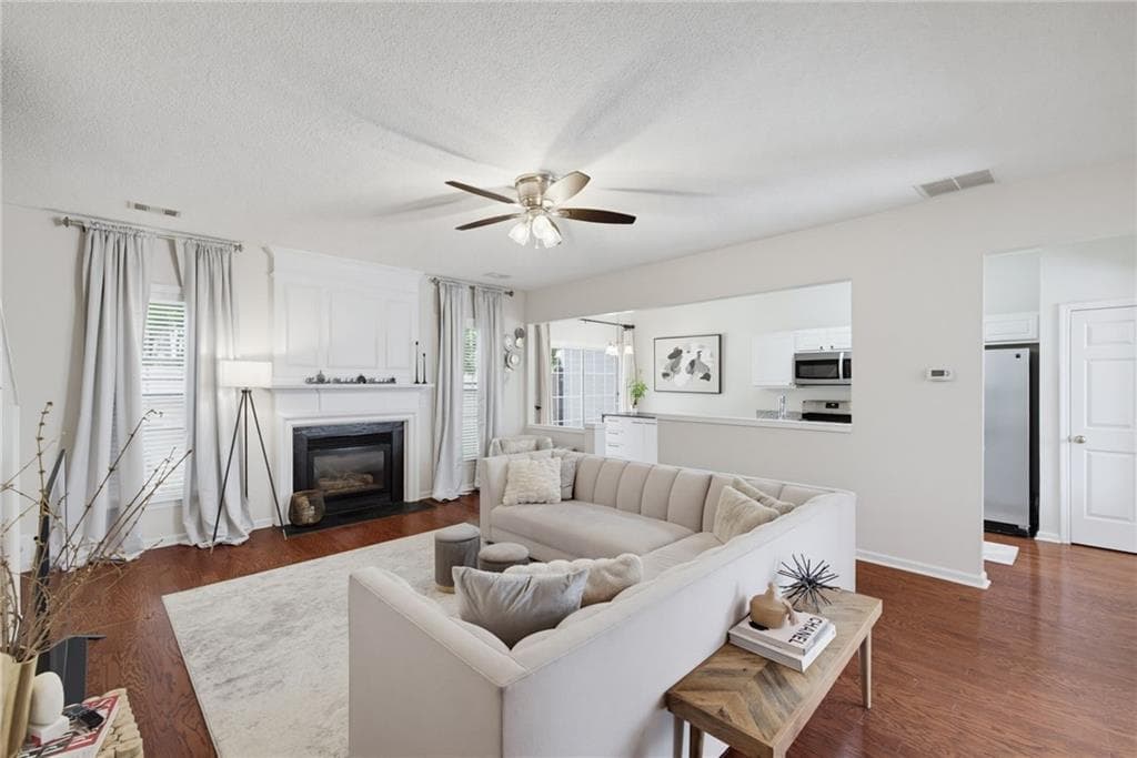 3 bedroom, 3 bathroom, 1,642 sq ft townhouse for sale at 13300 Morris Road 122, Milton, GA 30004 — photo 4