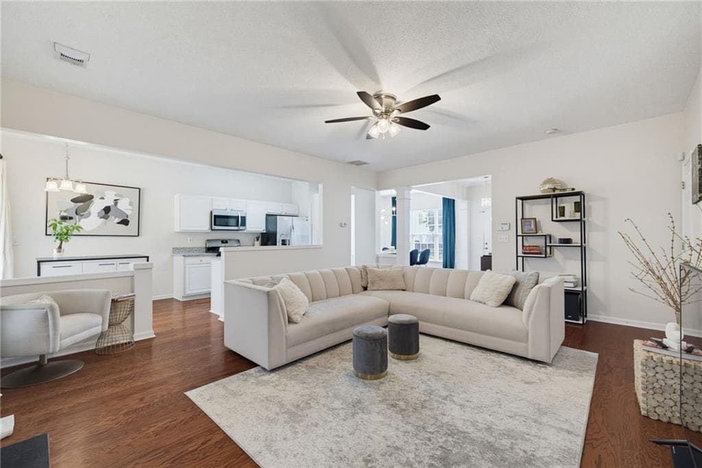 3 bedroom, 3 bathroom, 1,642 sq ft townhouse for sale at 13300 Morris Road 122, Milton, GA 30004 — photo 5