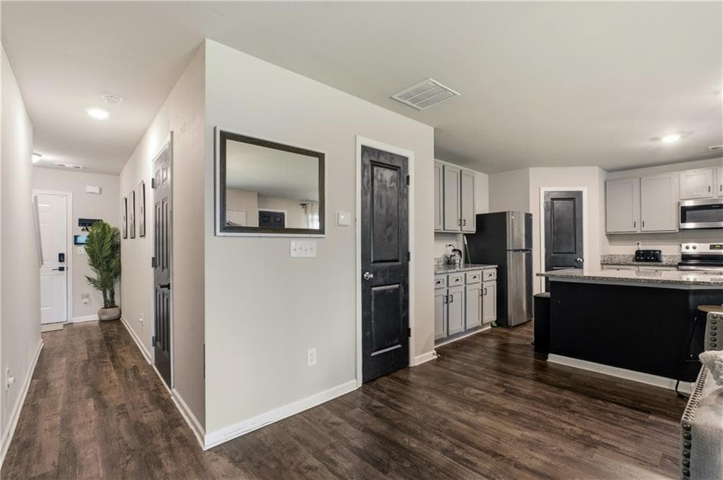 4 bedroom, 3 bathroom, 1,933 sq ft single family residence under contract at 105 Oakbrook Lane, Covington, GA 30016 — photo 8