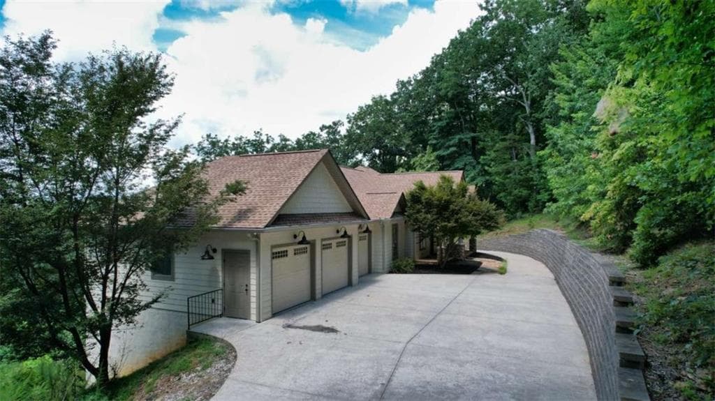 3 bedroom, 4 bathroom, 2,034 sq ft single family residence for sale at 271 Highlands Dr, Clarkesville, GA 30523 — photo 3