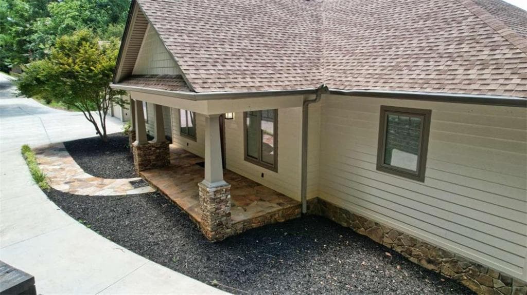 3 bedroom, 4 bathroom, 2,034 sq ft single family residence for sale at 271 Highlands Dr, Clarkesville, GA 30523 — photo 5
