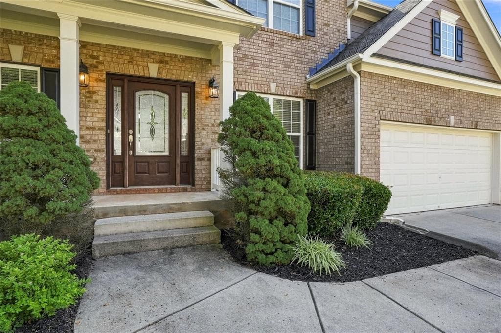 4 bedroom, 3 bathroom, 2,710 sq ft single family residence under contract at 1725 Stardust Trail, Cumming, GA 30040 — photo 2