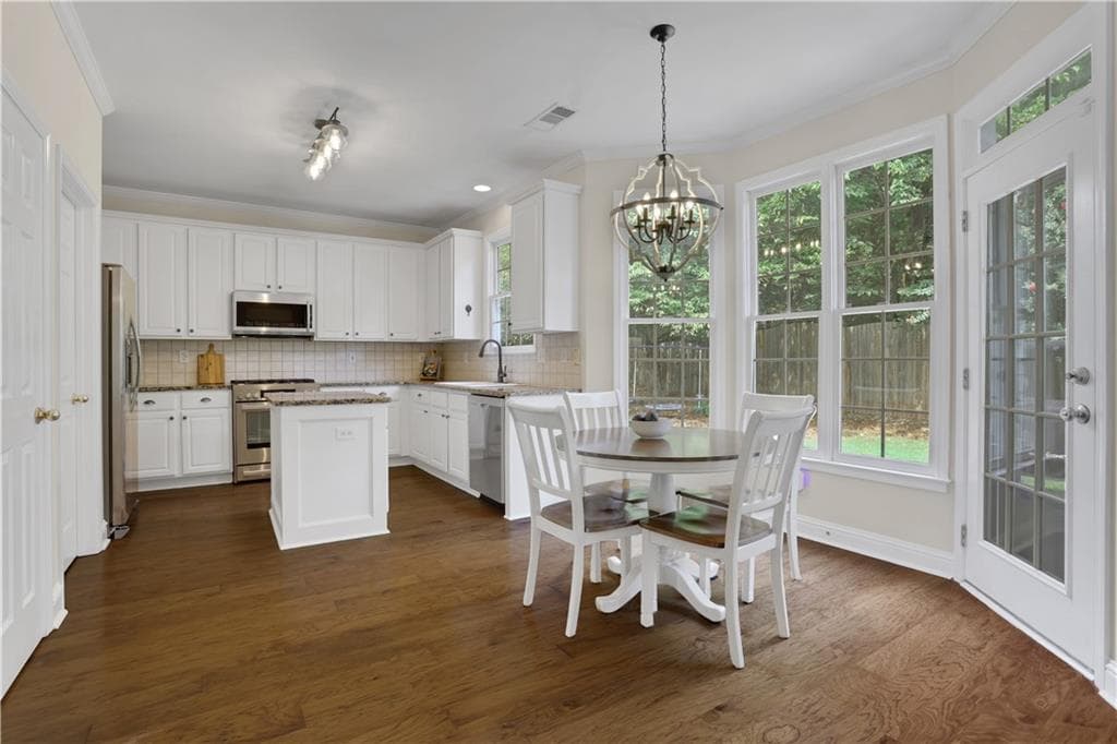 4 bedroom, 3 bathroom, 2,457 sq ft single family residence under contract at 1025 Chippewa Oak Drive, Dacula, GA 30019 — photo 9