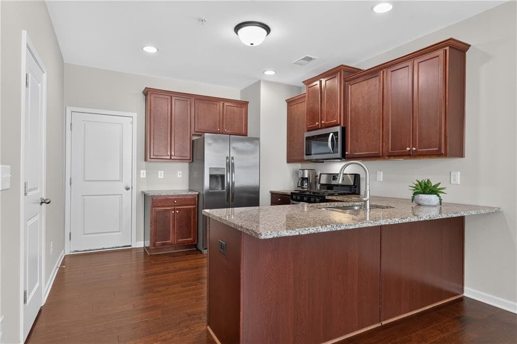 3 bedroom, 3 bathroom, 1,780 sq ft townhouse for sale at 3383 Castleberry Village Circle 150, Cumming, GA 30040 — photo 5