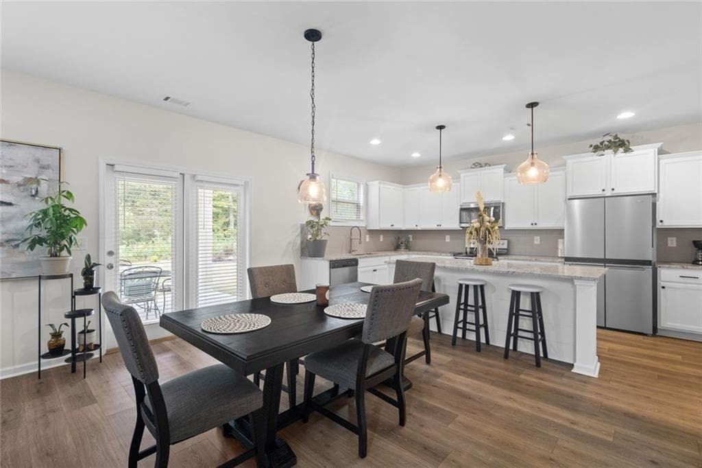 4 bedroom, 2 bathroom, 2,174 sq ft single family residence for sale at 206 Blue Dragon Drive, Jefferson, GA 30549 — photo 2