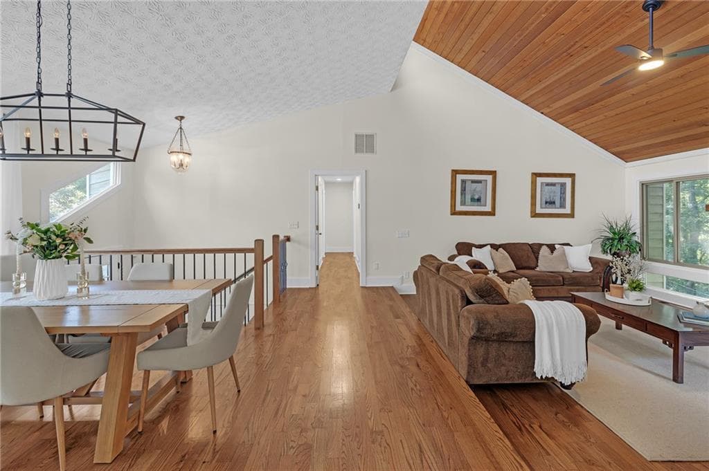 5 bedroom, 3 bathroom, 2,286 sq ft single family residence under contract at 594 Farmbrook Trail, Kennesaw, GA 30144 — photo 4